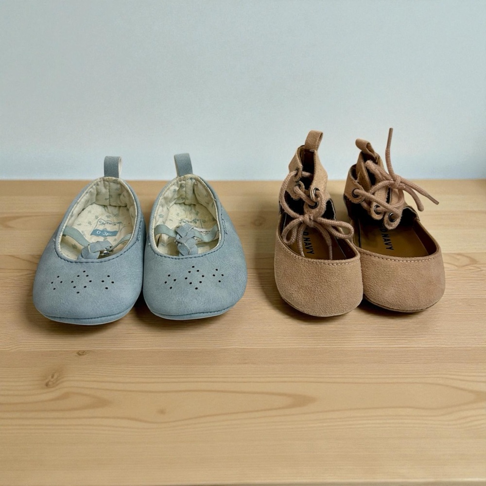 (0-3 months) 2 pair bundle - Cute girl ballet dress shoes flats , suede like new